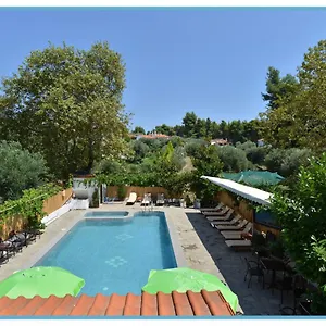 https://anna-christina-apartments.hotelschalkidiki.net